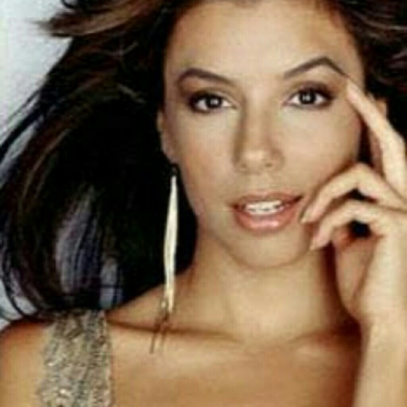 Offer is one Lg. 01 Foundation/Brand New Sealed Ask about Xout Light 🛍 - Picture 5 of 6